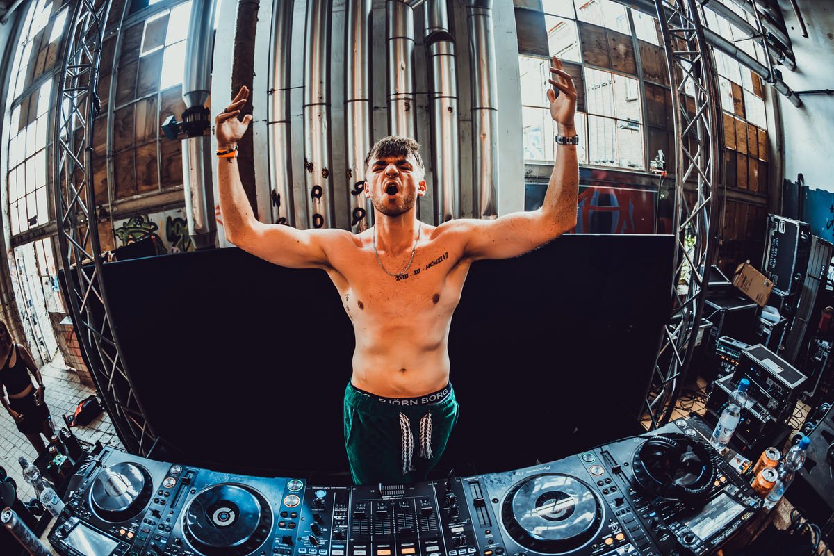 Loading... just a sec